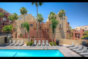 2 Story 2BR Modern Loft in Woodland Hills, CA
